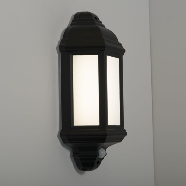Manta 10w 4000K LED PIR Polycarb Half Wall Lantern Blk